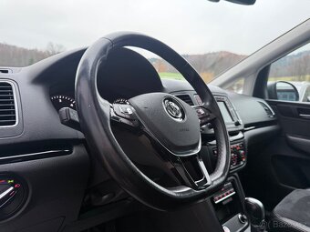 VW SHARAN 2.0 TDi DSG 4x4 LED KAMERA PANORAMA WEBASTO TAŽNÉ - 9