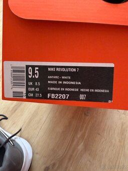 Nike Revolution 7.US 9,5. EUR 43 Nové - 9