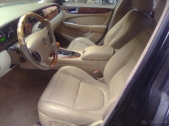 Jaguar XJ8 - 9