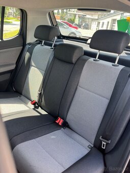 Škoda Fabia 1,2 56 tis km 1.majitel 2015 spotřeba 5 litru - 9