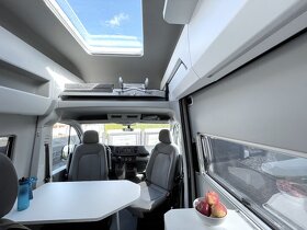 VW Grand California pro 4 os. - neomezené km - 9