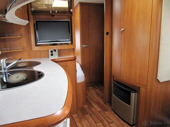 Prodám karavan Hobby 495 ufe,model 2008 + mover + předstan. - 9