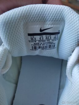 Prodám 2 páry NIKE, nenošené - pouze vyzkoušené - 9
