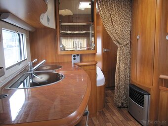 Prodám karavan Hobby 540 ufe,r.v.2010 ,mover , markýza ,stan - 9