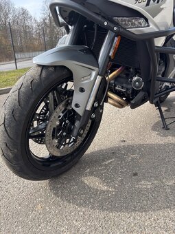 CF MOTO 700MT Premium vč. kufrů - 9
