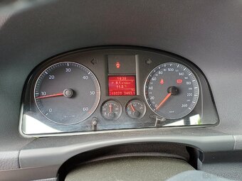 VW Touran 1.9 TDI -7 míst - 9