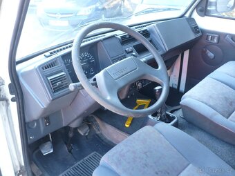 Nissan Trade 3.0 D - 9