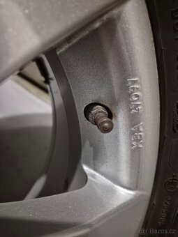 Alu kola 5x114,3 - pneu Nokian zimní 205/55/16 - 9