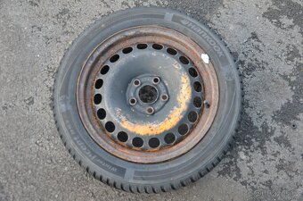 Audi A2 - originální zimní kola 15", 155/65 R15 - 9