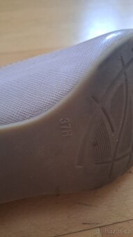 Prodám zimní kozačky a dámské lodičky - 9