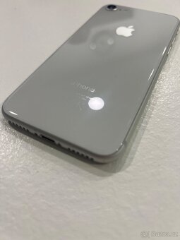 Iphone 8, 64GB barva bílá - 9