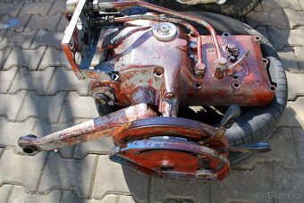 Zetor 6911 víko hydrauliky - 9