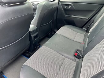 Toyota Auris 1.8 Hybrid Executive - 9