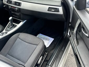 BMW E91 318D touring 105kw, r.2010, automat, klima - 9