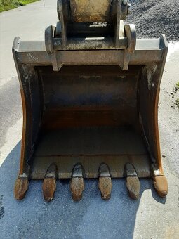 Kolový otočný bagr CAT M318 - 9