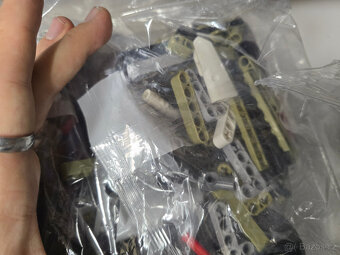 STAVEBNICE Technic 42110 Land Rover Defender NAHRADA - 9