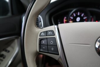Volvo V40 T2 90kW, A/T, MOMENTUM, ZÁRUKA, VÝHŘEV - 9