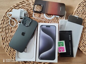 iPhone 15 Pro Max 256GB Black Titanium ZAMLUVENO - 9