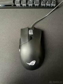 Výkonný PC s monitorem, herní klávesnicí a myší - 9
