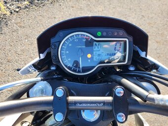 Suzuki GSR 750 2014 - 9