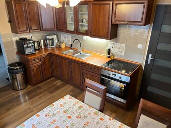 Rodinný dům 180m² 4+1 s garáží, altánem, zahrada 725m² - 9