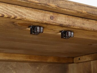 RUSTIKÁLNÍ ŠATNÍ SKŘÍŇ - 9