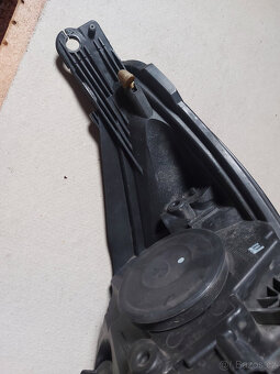 levé a pravé přední světlo - Focus mk3 - 9