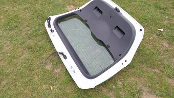 HYUNDAI i30 – DVEŘE KUFRU BÍLÉ 5DV - 9