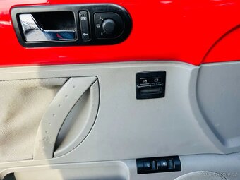 VW NEW BEETLE 2.0 i  TOP  STAV - 9