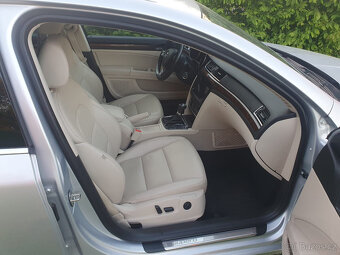 Škoda Superb combi 2,0 TDi DSG TOP VÝBAVA - 9