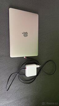 Stříbrný Macbook Retina 12palcový 2015 - 9