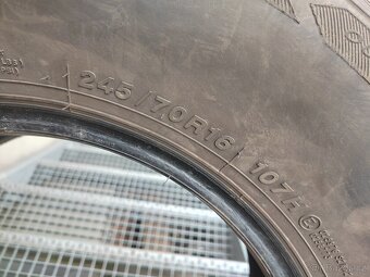 Prodám zimní pneu 245/70/16 Trocmax Ice plus 107 H - 9