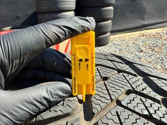 3x ZIMNÍ PNEU - Pirelli Sottozero 3 215/55 R18 95H - 9