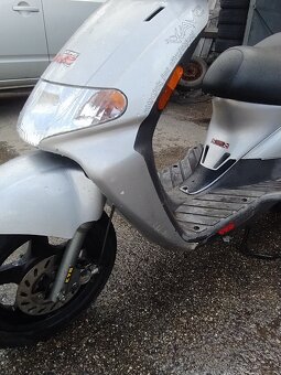 Skútr Derbi Atlantis 50 - 9