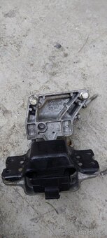uložení motoru a převodovky - 9