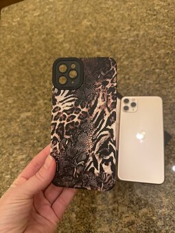 iPhone 11 Pro Max, 64 GB, Gold - 9