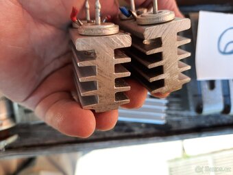 Staré elektro ( elektronické) součástky č.6 , č.7 , č.8 - 9