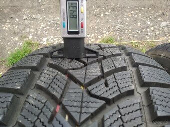 Prodám zimní pneu Dunlop 235/55 R19 - 9