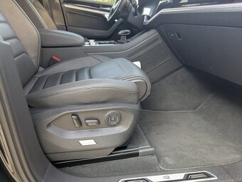 Volkswagen Touareg 3.0TDi R-line 4Motion TipTronic 2023 - 9