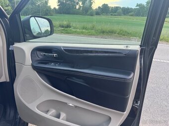 Chrysler Town Country 3,6 LPG Limited DVD 2012 - 9