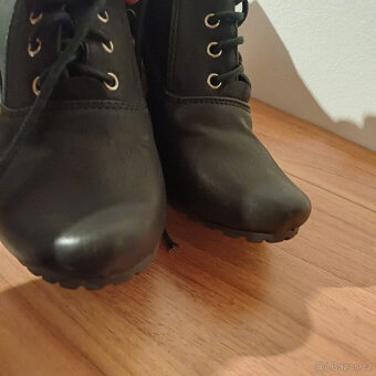 Boty na podpatku - 9