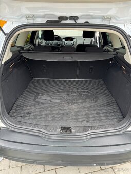 Ford Focus Kombi bílý - 11/2017 - 9