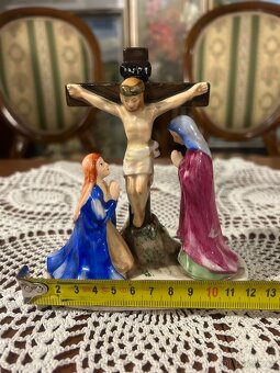 starožitná porcelánová soška – Kalvárie / Ukřižování Krista - 9
