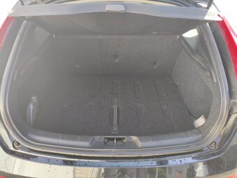 VOLVO V40 D3 110KW 5VÁLEC - 9
