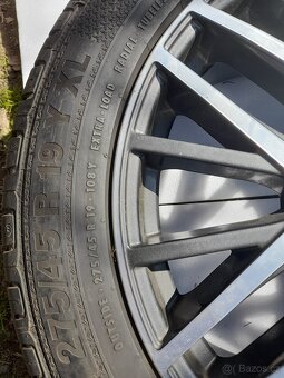 Pneu 275/45 19" - 9