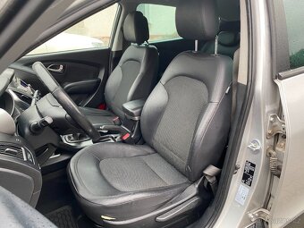 HYUNDAI IX35 1,7 CRDI TRIKOLOR 4X2 / STYLE / 2012 - 9