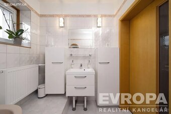 Prodej rodinného domu 198 m², pozemek 278 m² - 9