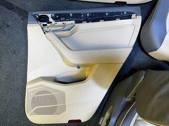 VW Touareg III CR7 kuzeny interier sedacky - 9