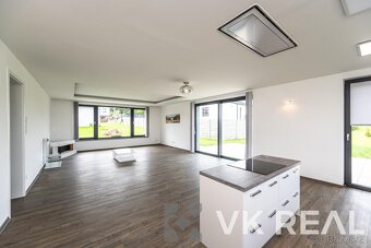 Pronájem RD 4+kk+pracovna a 2xšatna, cca 200m2, pozemek cca - 9