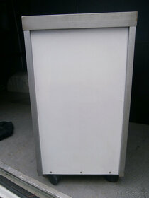 Skříňka dřevěná se zásuvkami uzamykatelná za 500 kč - 9